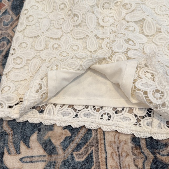 Intermix Large Elegant Cream Lace Overlay Skirt - Picture 10 of 10